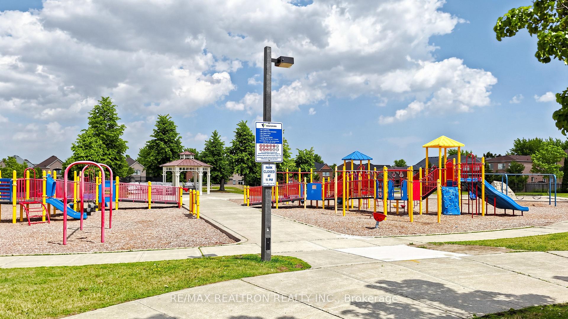 Photo 50 of 55 Bristlewood Crescent, Vaughan, Patterson — HOMEH