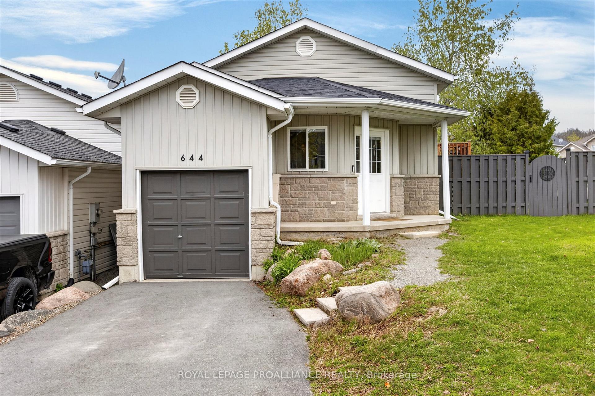 Photo 2 of 644 Trailview Drive, Peterborough, Ashburnham Ward 4 — HOMEH