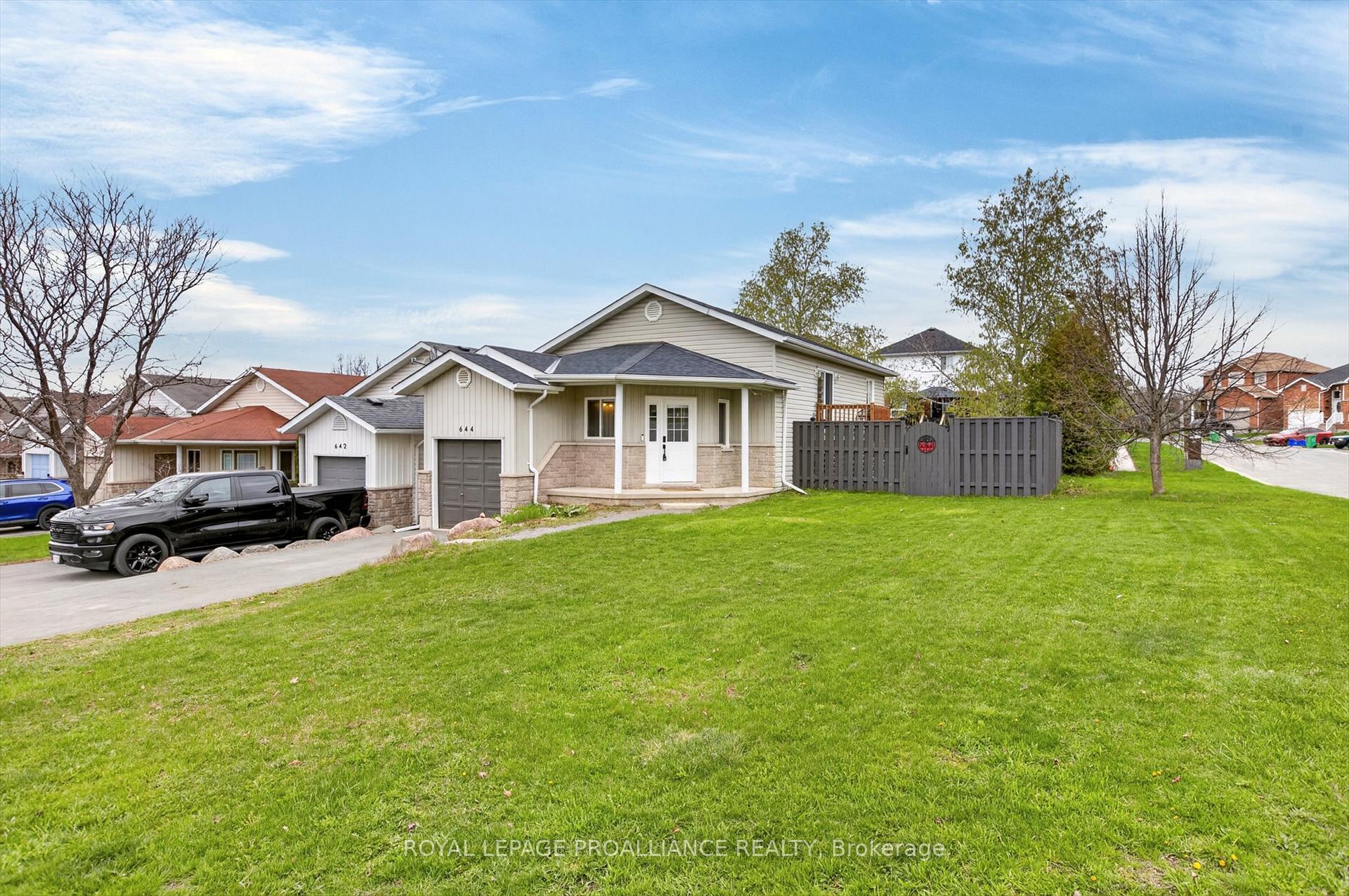 Photo 3 of 644 Trailview Drive, Peterborough, Ashburnham Ward 4 — HOMEH