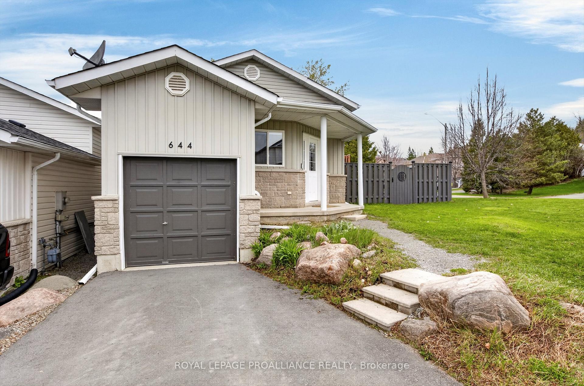 Photo 4 of 644 Trailview Drive, Peterborough, Ashburnham Ward 4 — HOMEH