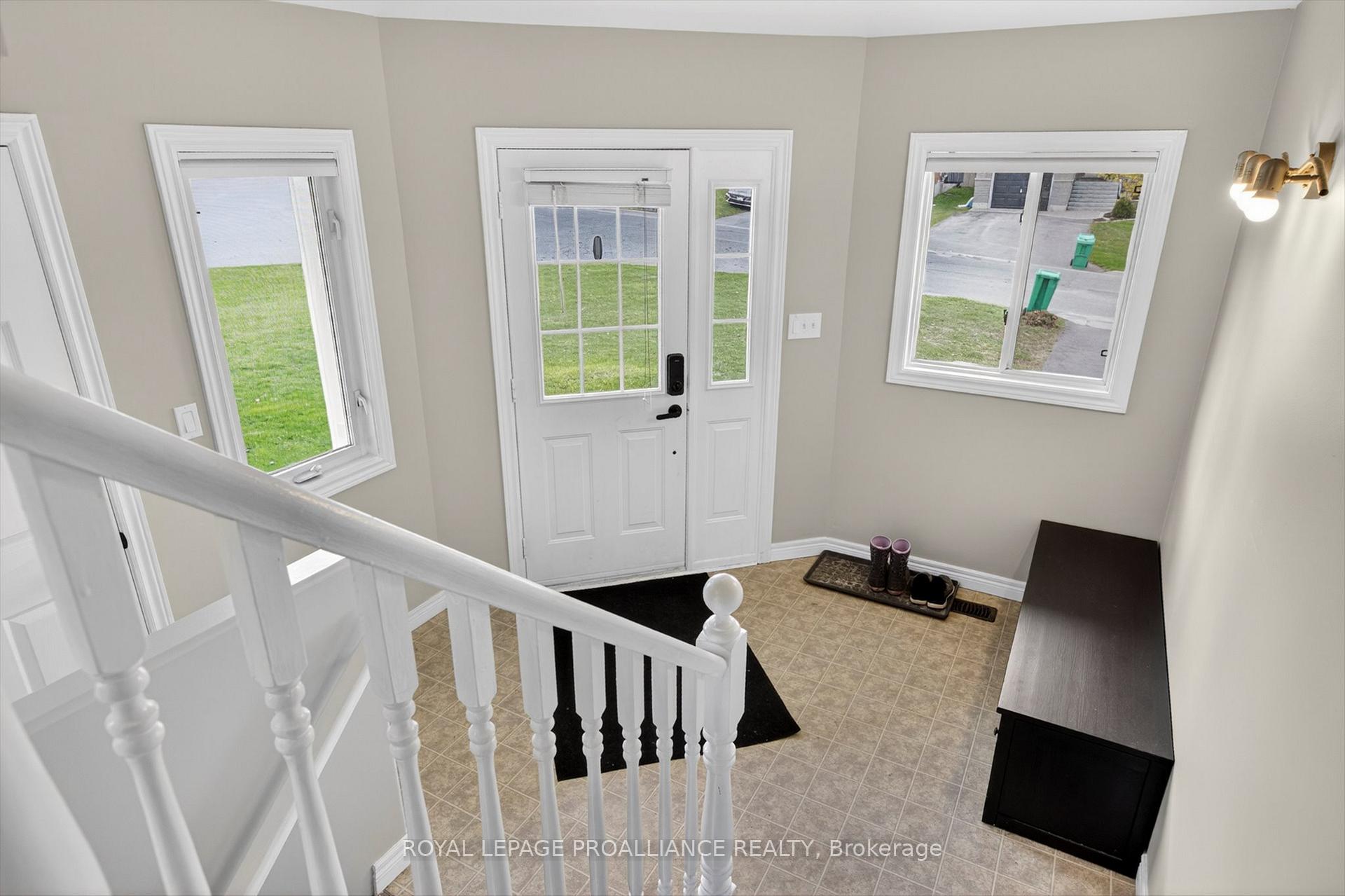 Photo 6 of 644 Trailview Drive, Peterborough, Ashburnham Ward 4 — HOMEH
