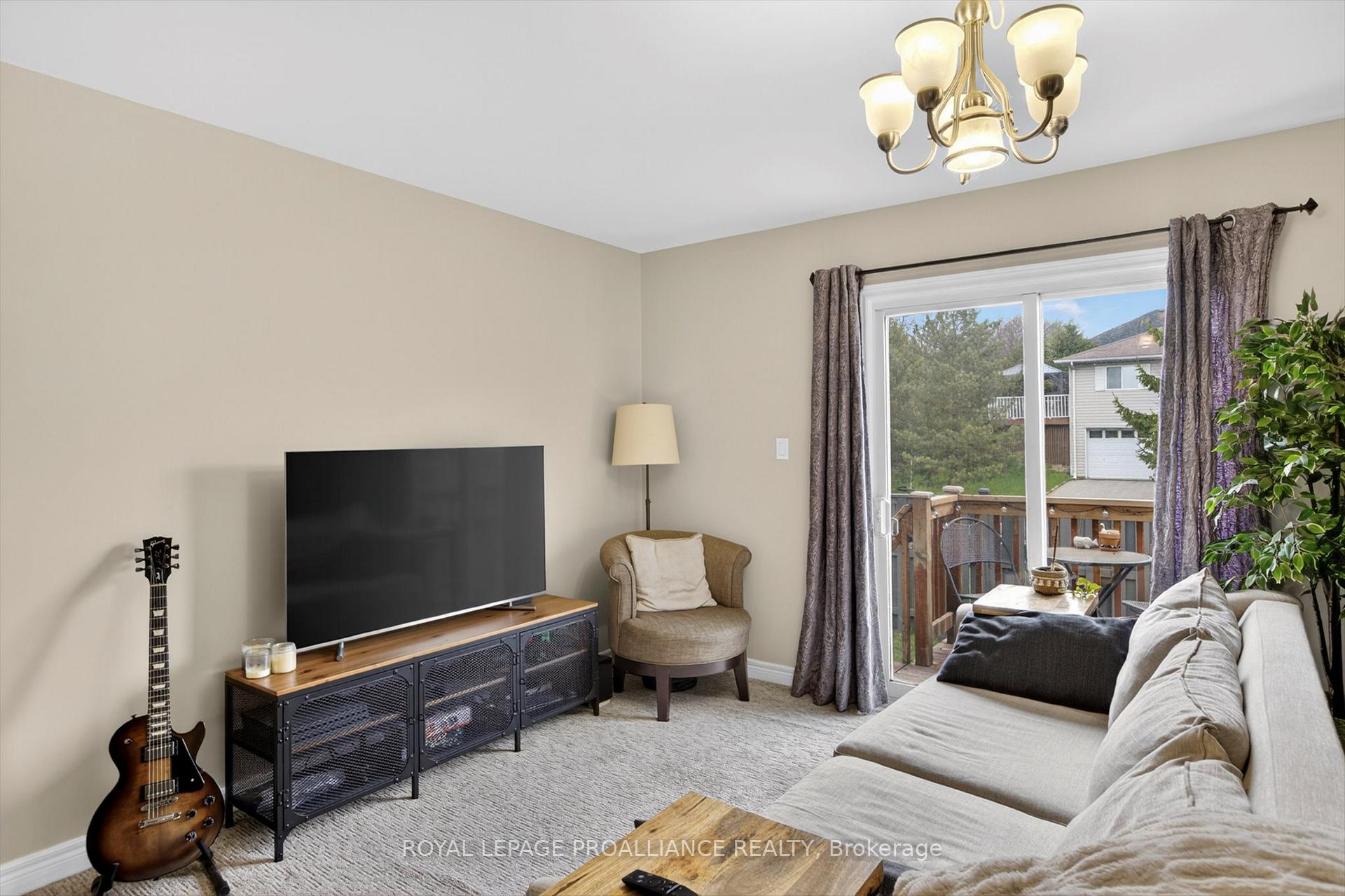 Photo 16 of 644 Trailview Drive, Peterborough, Ashburnham Ward 4 — HOMEH