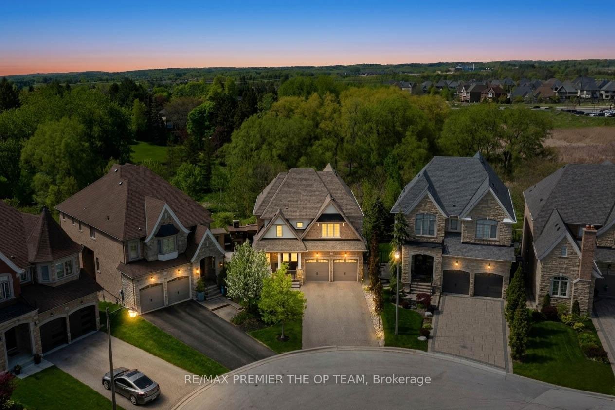 Photo 2 of 22 Adelia Place, King, King City — HOMEH