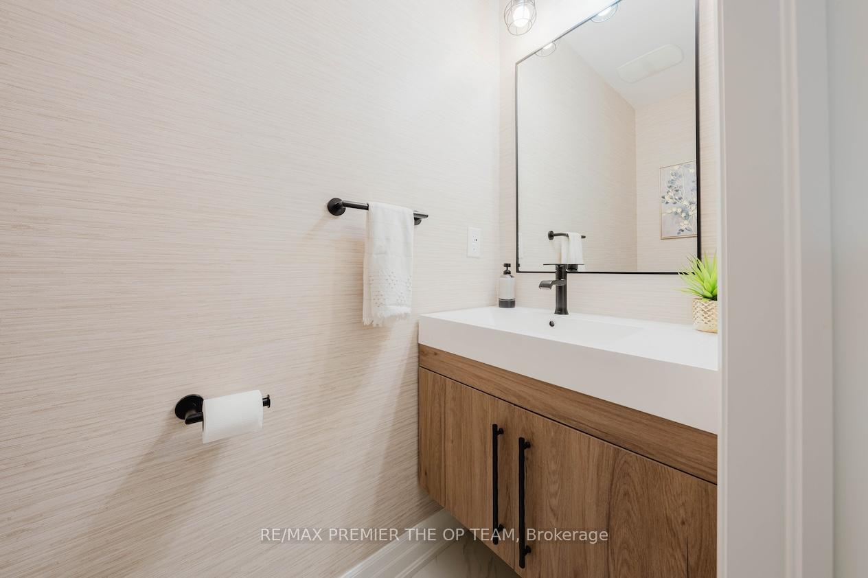 Photo 12 of 22 Adelia Place, King, King City — HOMEH
