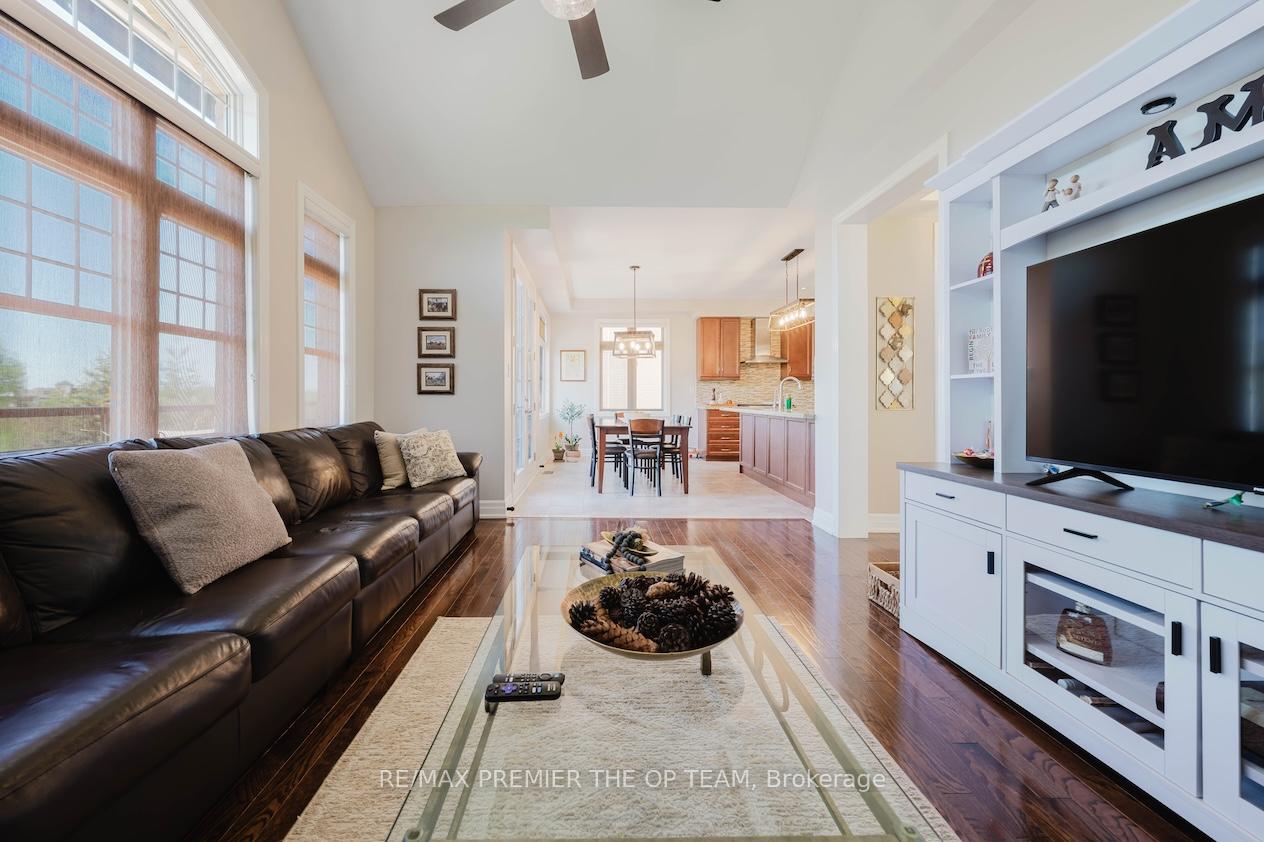 Photo 15 of 22 Adelia Place, King, King City — HOMEH