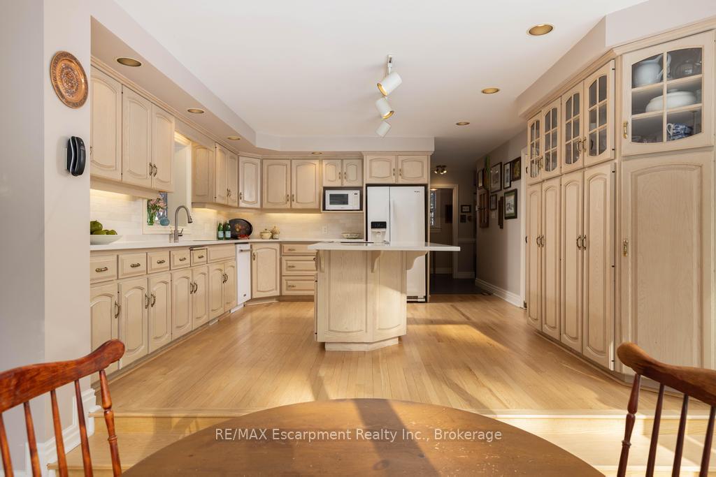 Photo 6 of 74 Howard Avenue, Oakville, Old Oakville — HOMEH