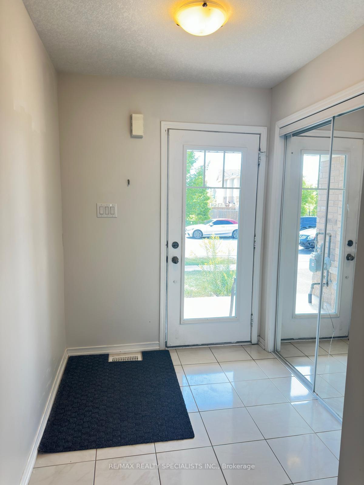 Photo 2 of 9 Cole Crescent, Brantford, Empire — HOMEH