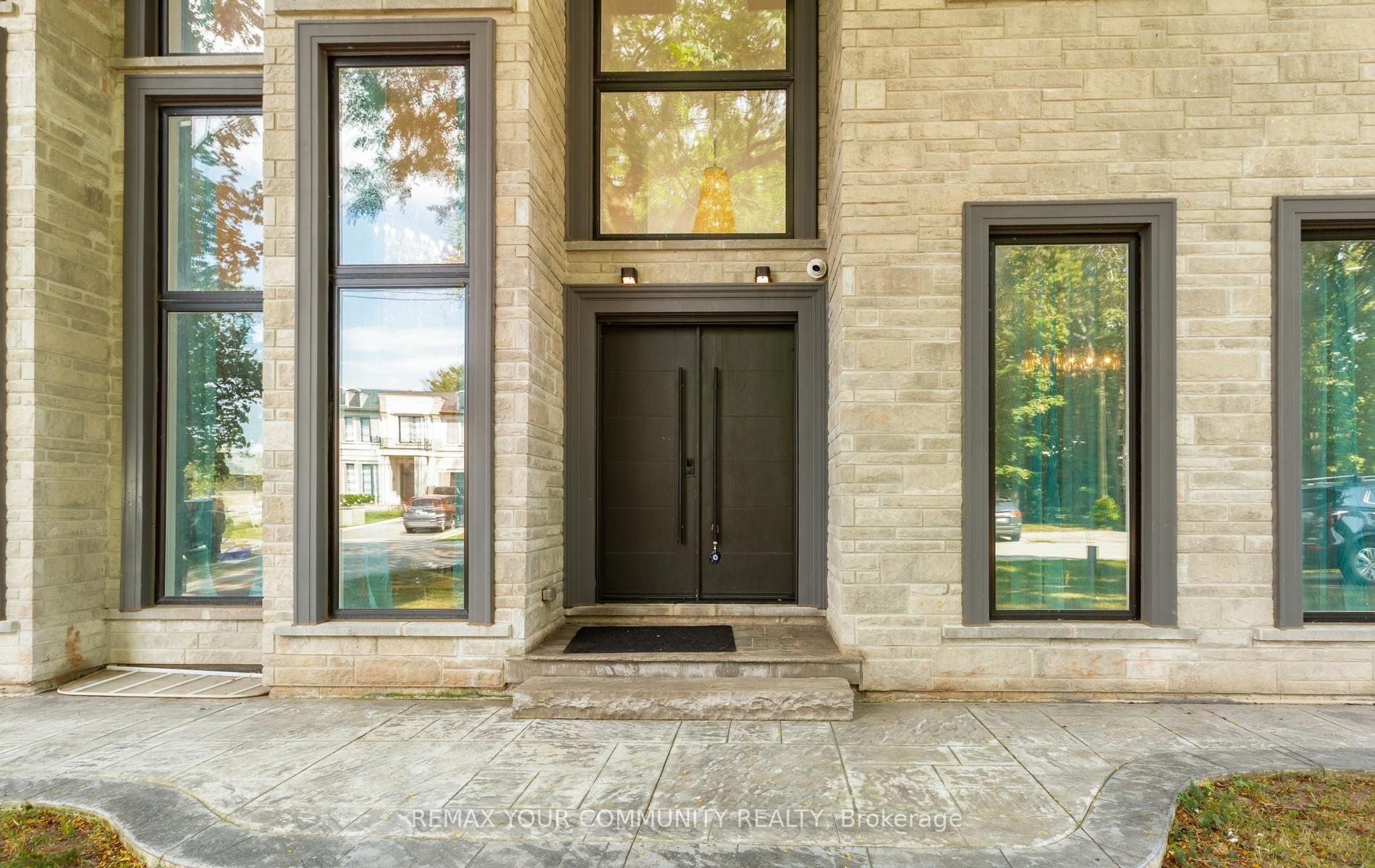 Photo 3 of 606 Stephens Crescent, Oakville, West — HOMEH