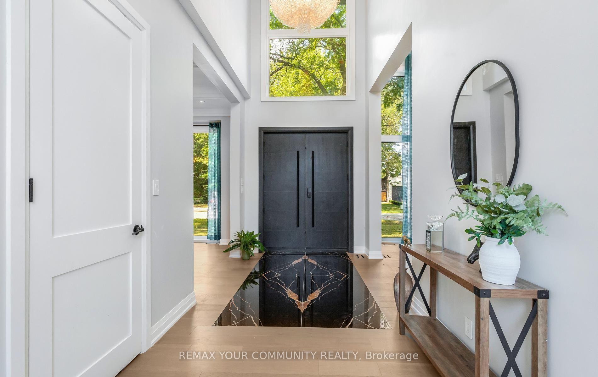 Photo 4 of 606 Stephens Crescent, Oakville, West — HOMEH