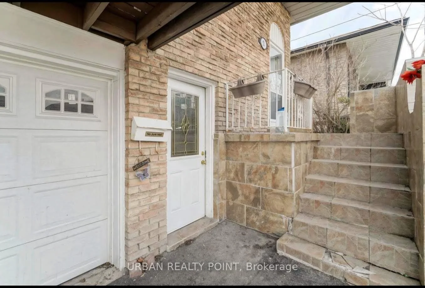 Photo 3 of 52 Fallway Road E, Brampton, Madoc — HOMEH