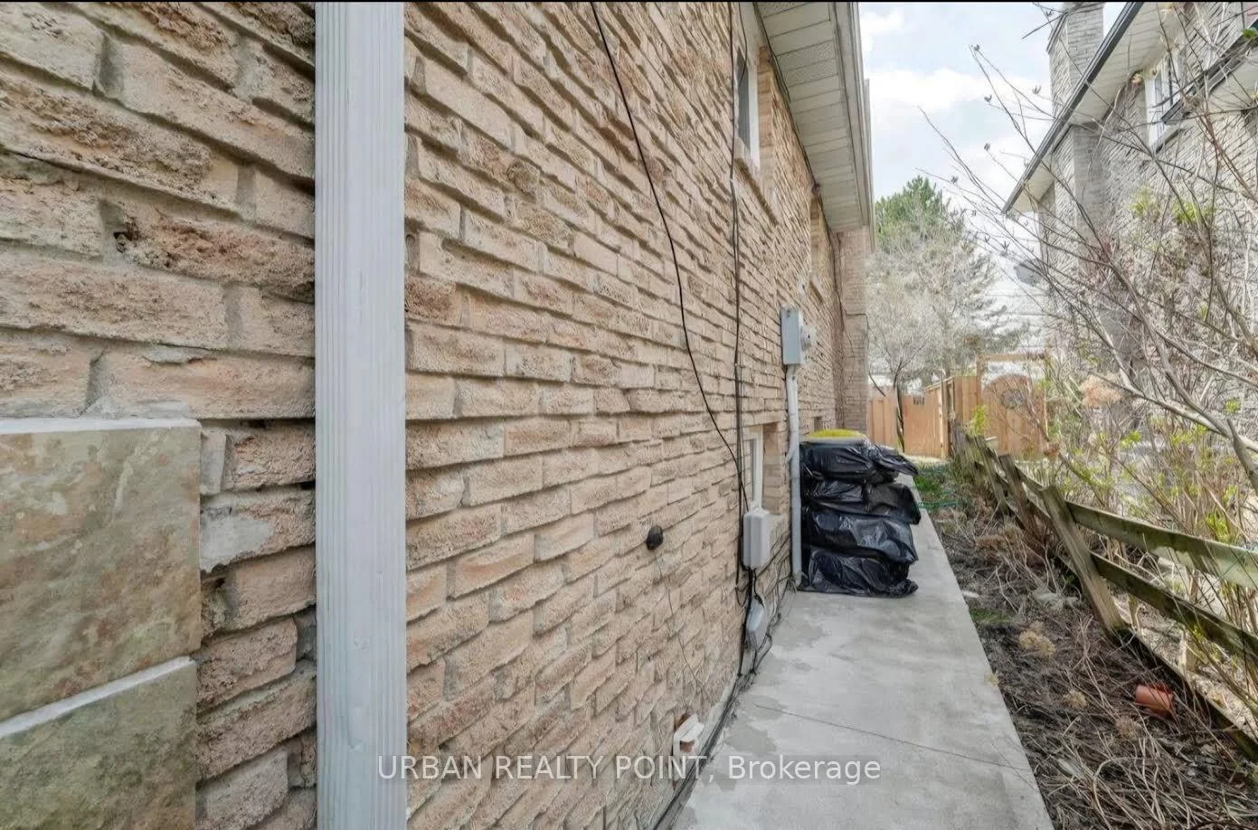 Photo 19 of 52 Fallway Road E, Brampton, Madoc — HOMEH