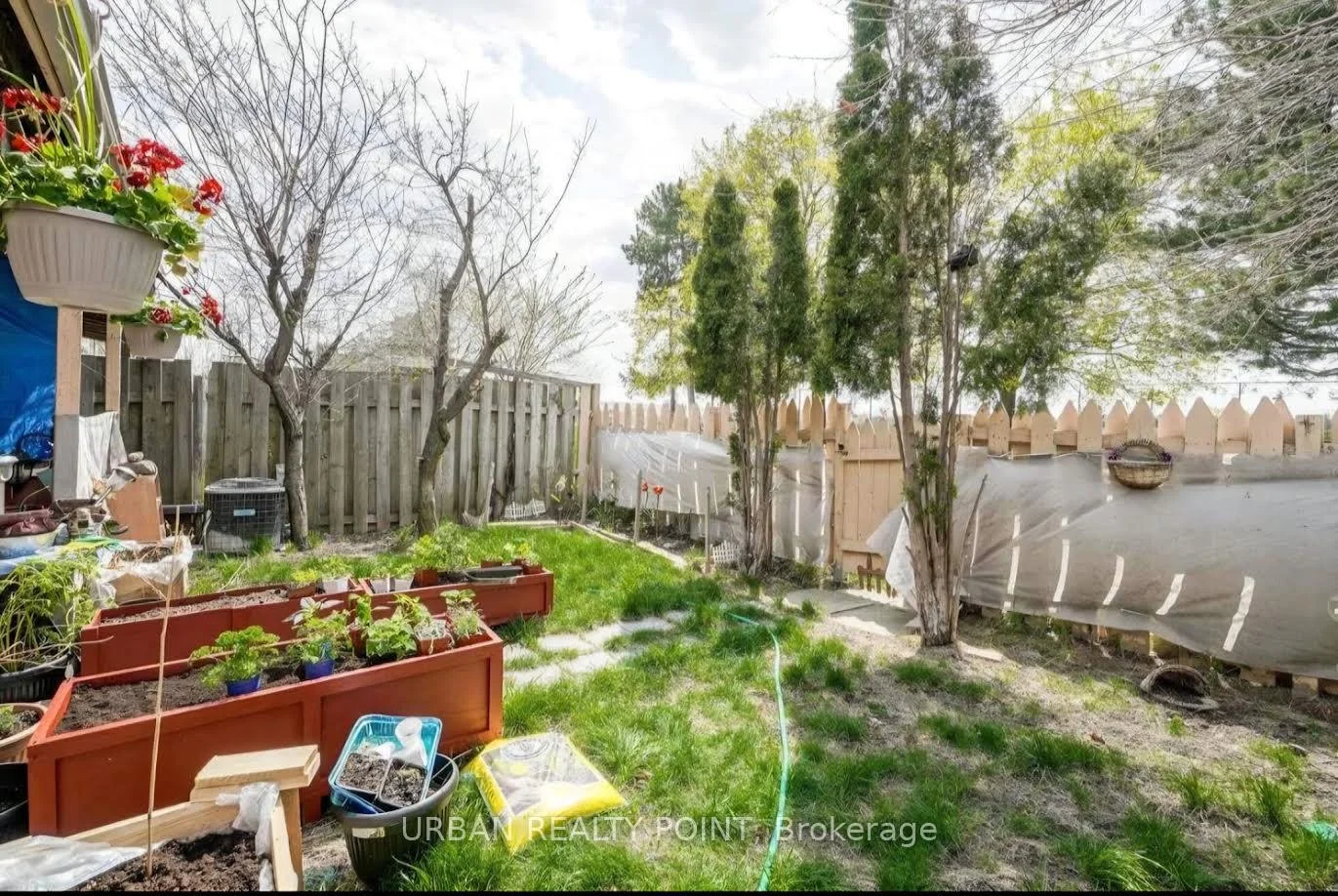 Photo 20 of 52 Fallway Road E, Brampton, Madoc — HOMEH