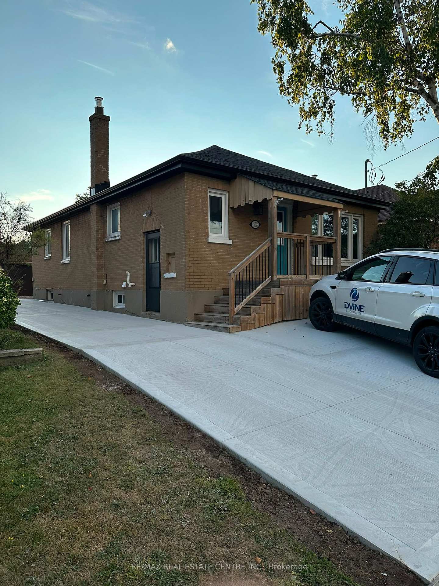 Photo 3 of Unit UPPER LEVEL, 102 Wilson Road S, Oshawa, Central — HOMEH