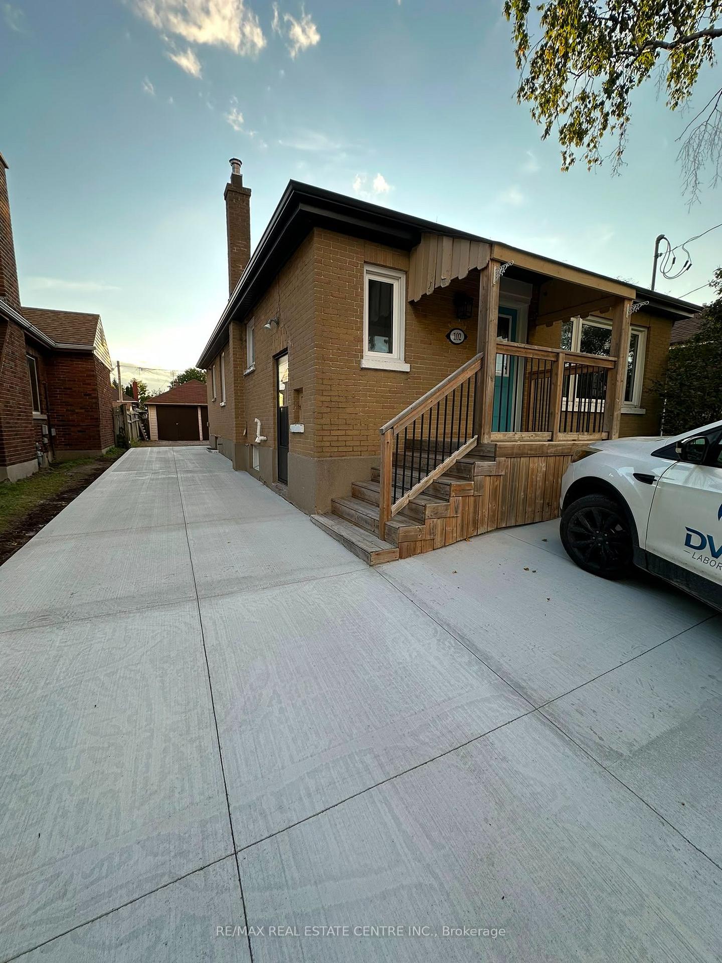Photo 4 of Unit UPPER LEVEL, 102 Wilson Road S, Oshawa, Central — HOMEH