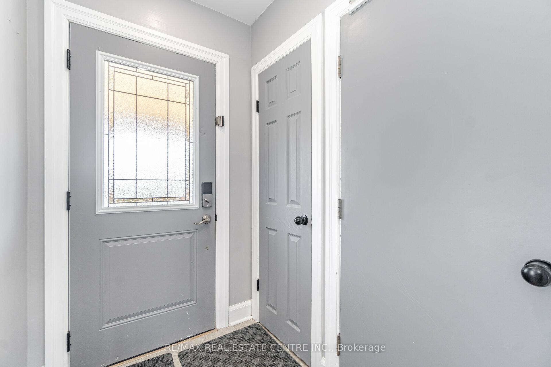 Photo 6 of Unit UPPER LEVEL, 102 Wilson Road S, Oshawa, Central — HOMEH