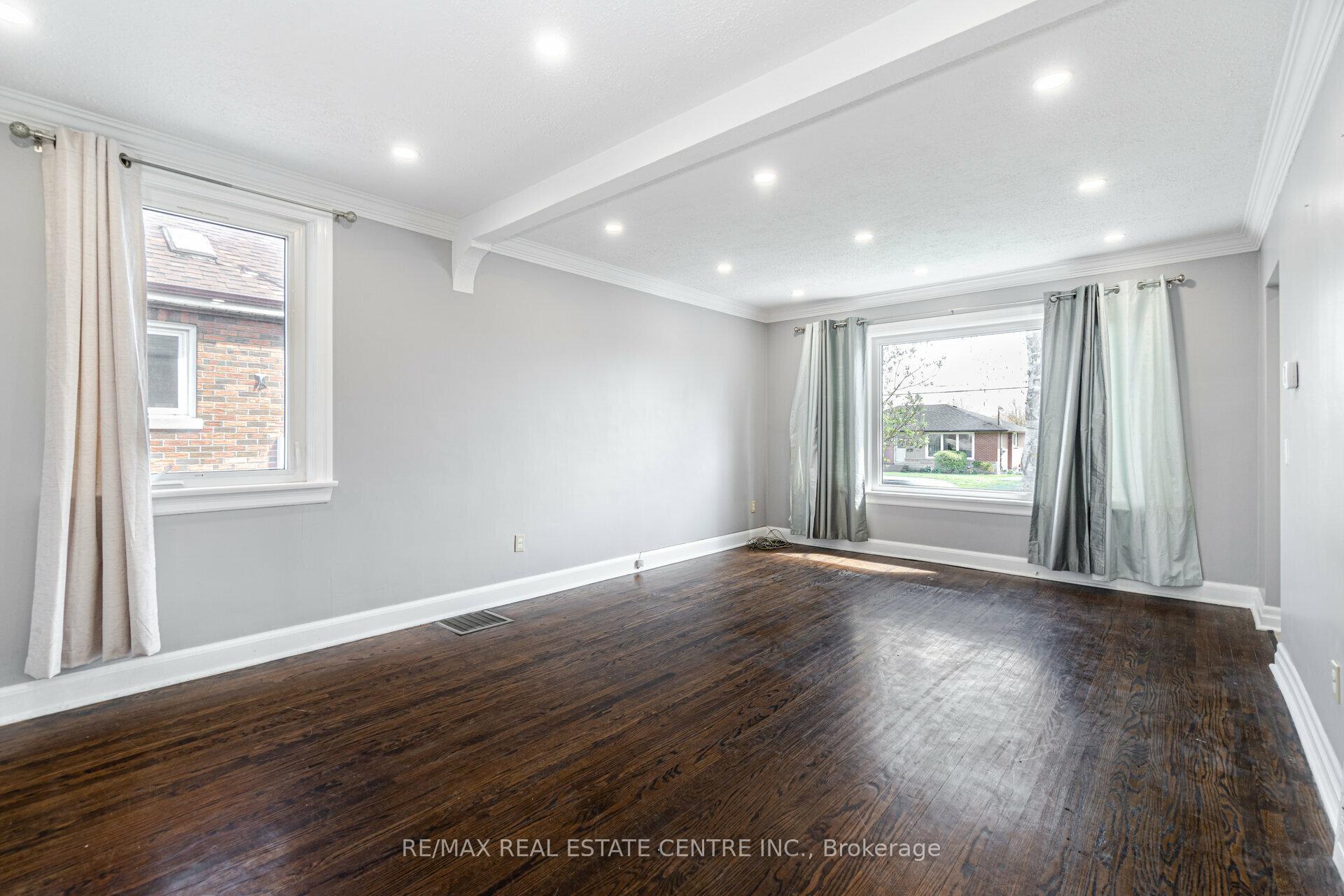 Photo 7 of Unit UPPER LEVEL, 102 Wilson Road S, Oshawa, Central — HOMEH