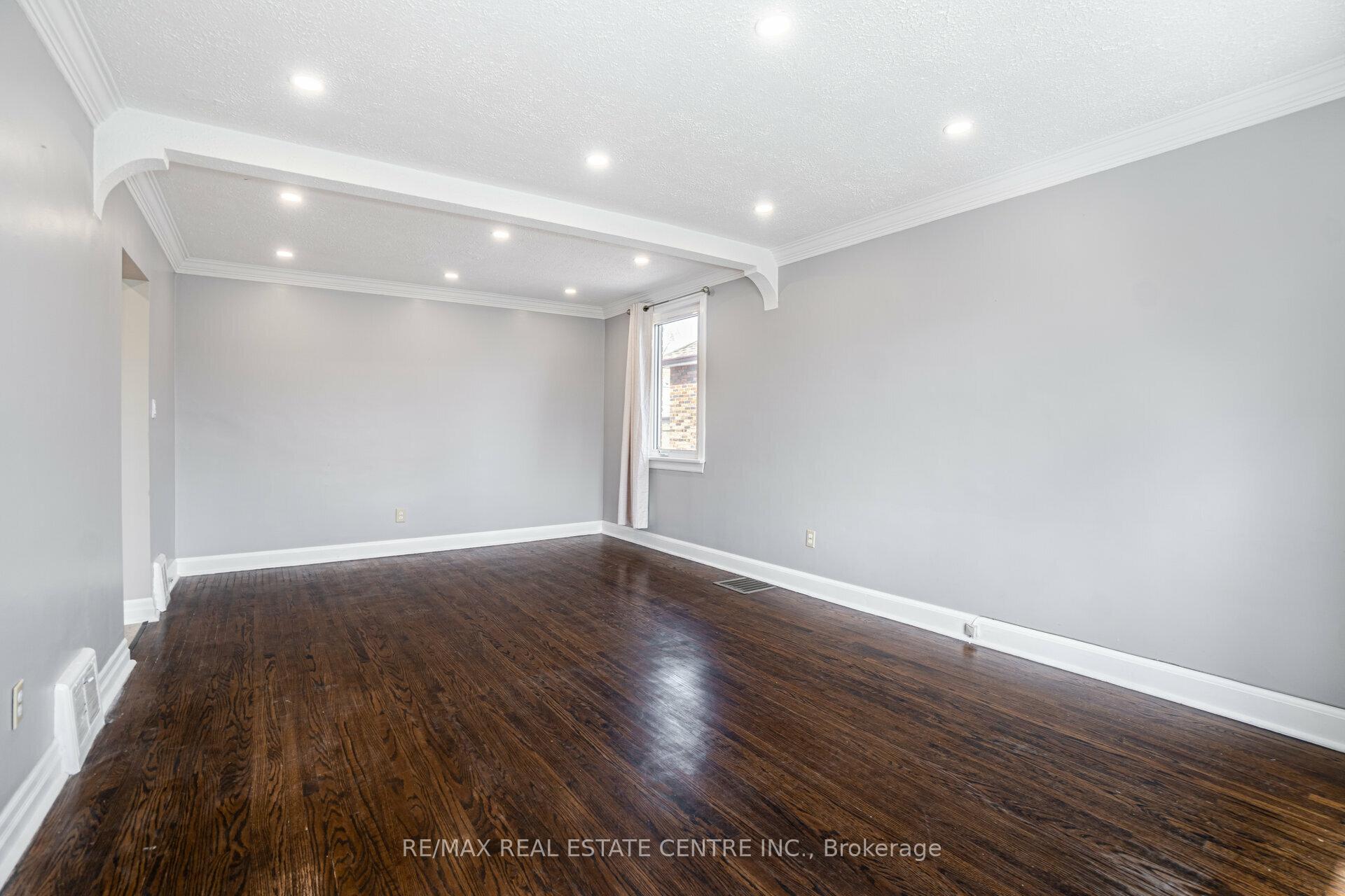 Photo 8 of Unit UPPER LEVEL, 102 Wilson Road S, Oshawa, Central — HOMEH