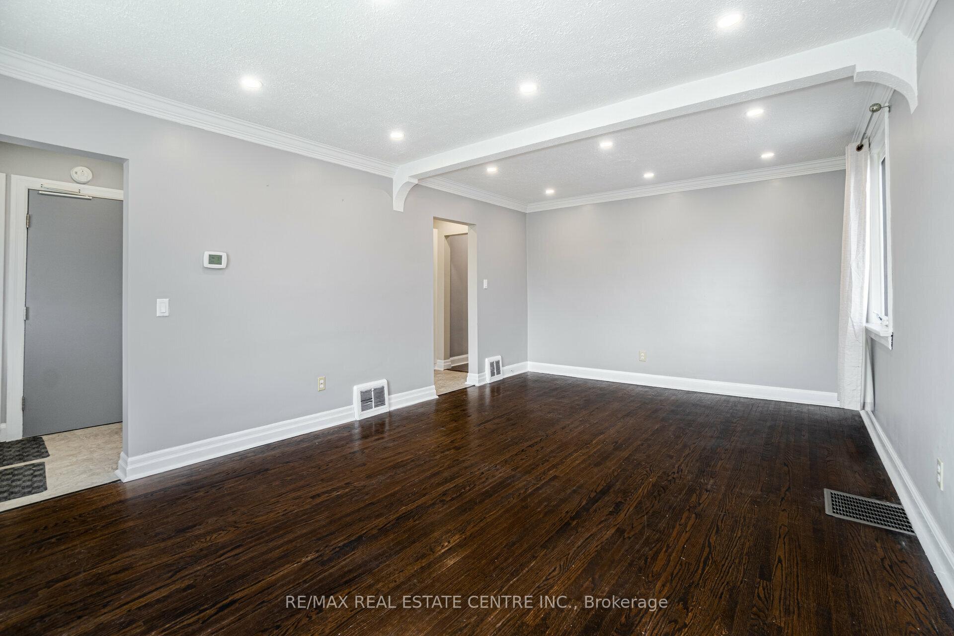 Photo 9 of Unit UPPER LEVEL, 102 Wilson Road S, Oshawa, Central — HOMEH