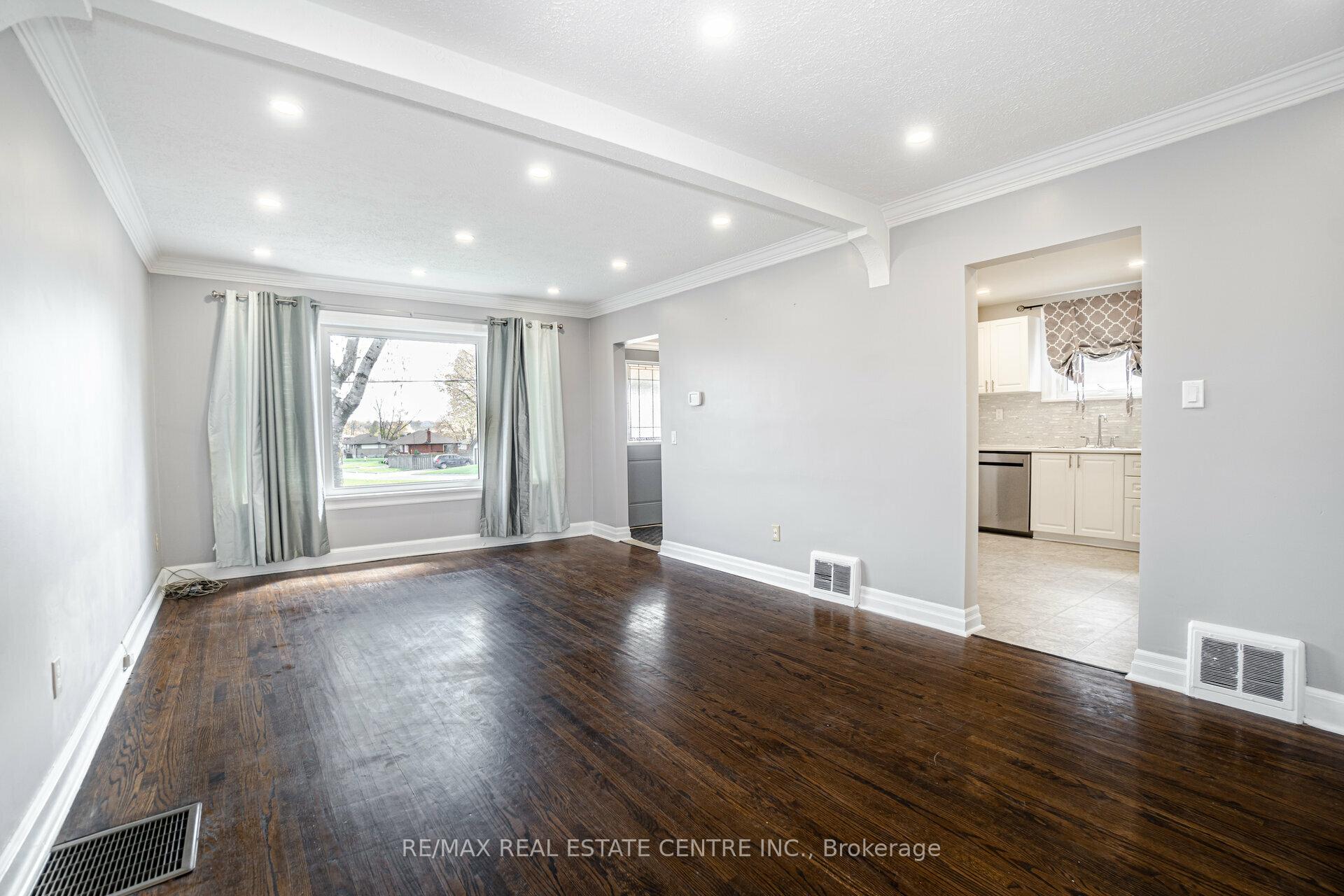 Photo 10 of Unit UPPER LEVEL, 102 Wilson Road S, Oshawa, Central — HOMEH