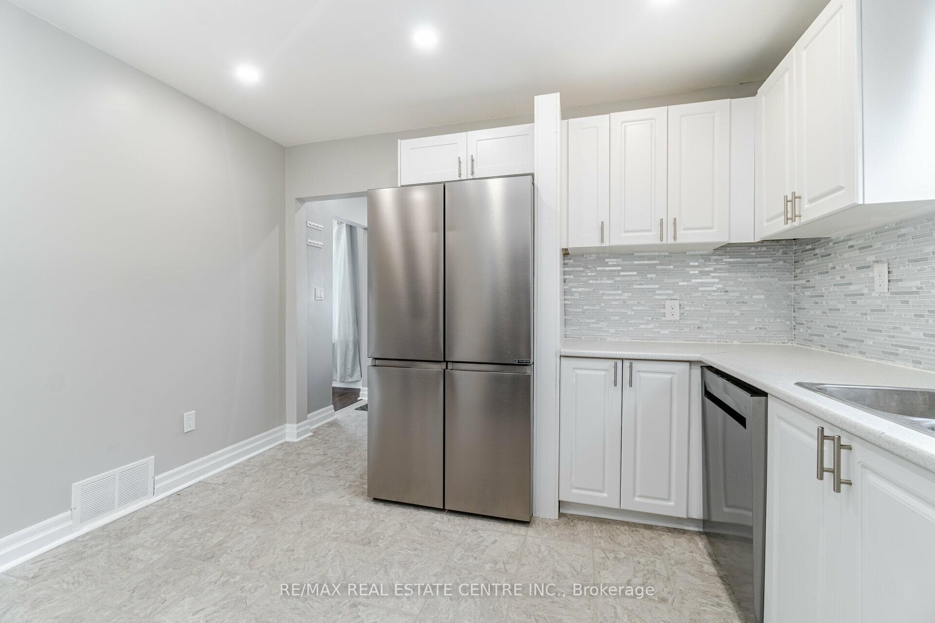 Photo 11 of Unit UPPER LEVEL, 102 Wilson Road S, Oshawa, Central — HOMEH