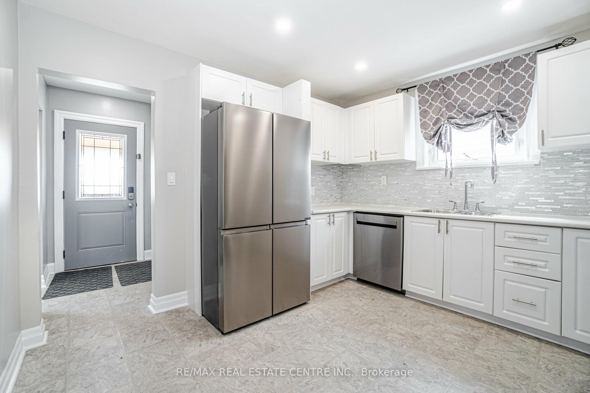 Photo 12 of Unit UPPER LEVEL, 102 Wilson Road S, Oshawa, Central — HOMEH