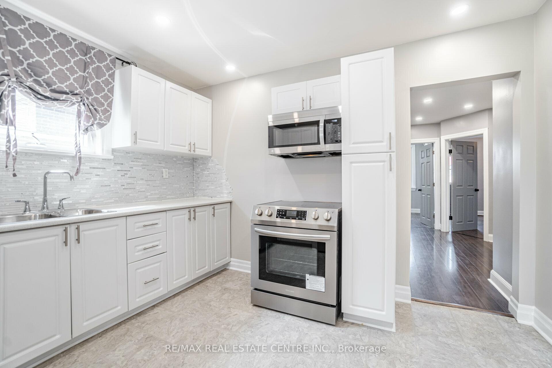 Photo 13 of Unit UPPER LEVEL, 102 Wilson Road S, Oshawa, Central — HOMEH