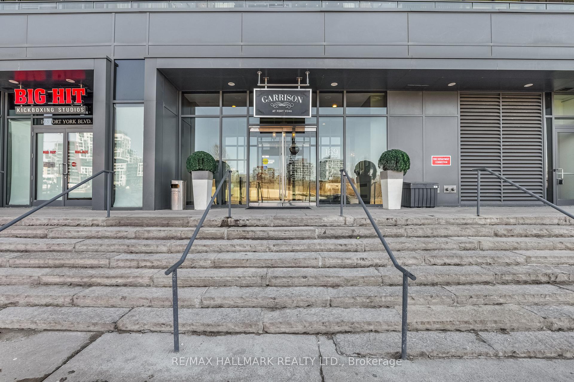Photo 2 of Unit 913, 169 Fort York Boulevard, Toronto, Niagara — HOMEH