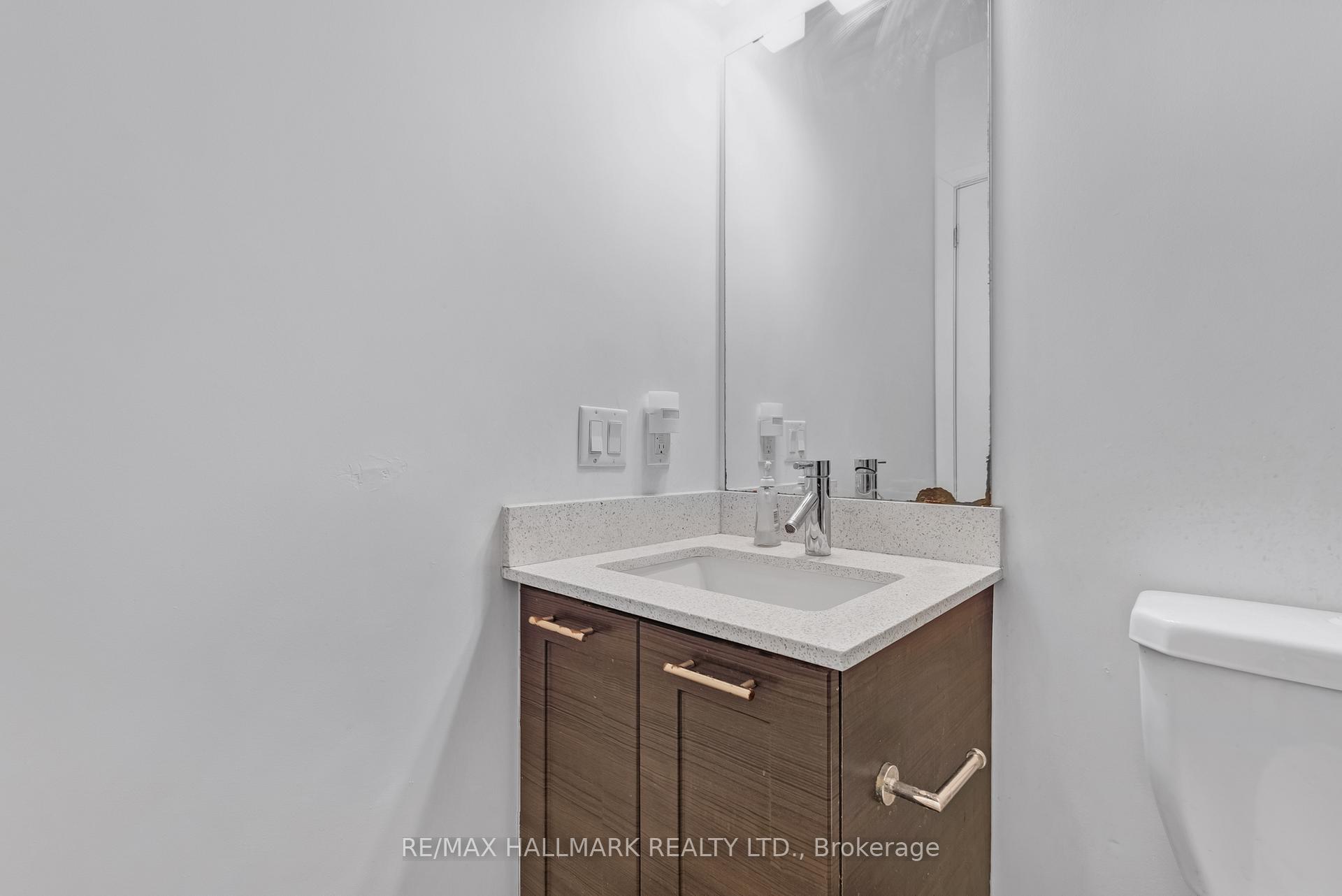 Photo 10 of Unit 913, 169 Fort York Boulevard, Toronto, Niagara — HOMEH
