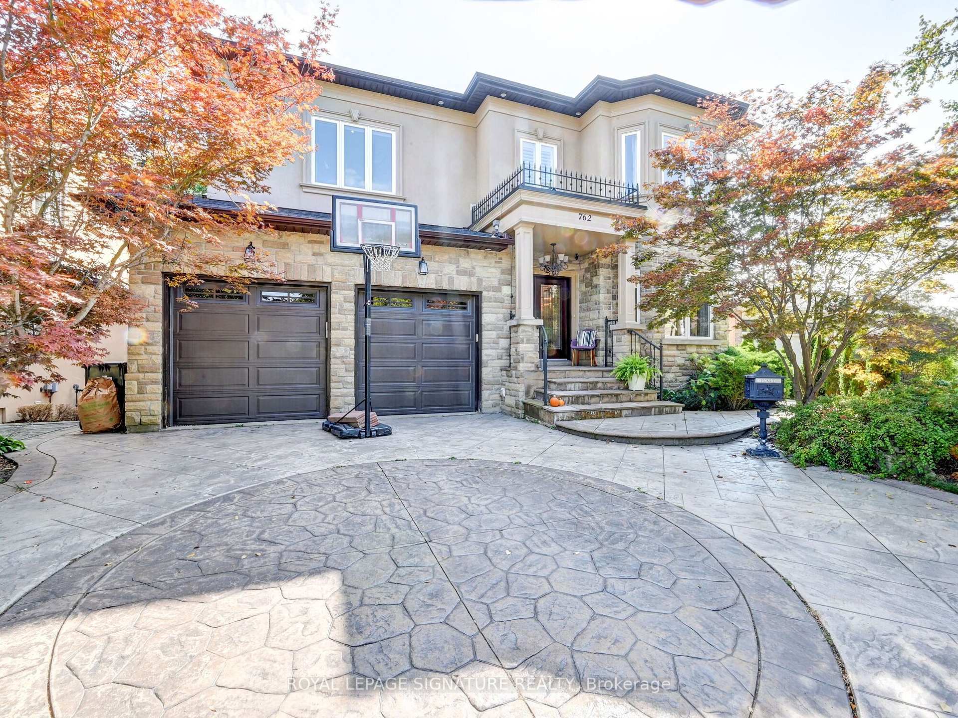 Photo 4 of 762 Duchess Drive, Mississauga, Lakeview — HOMEH