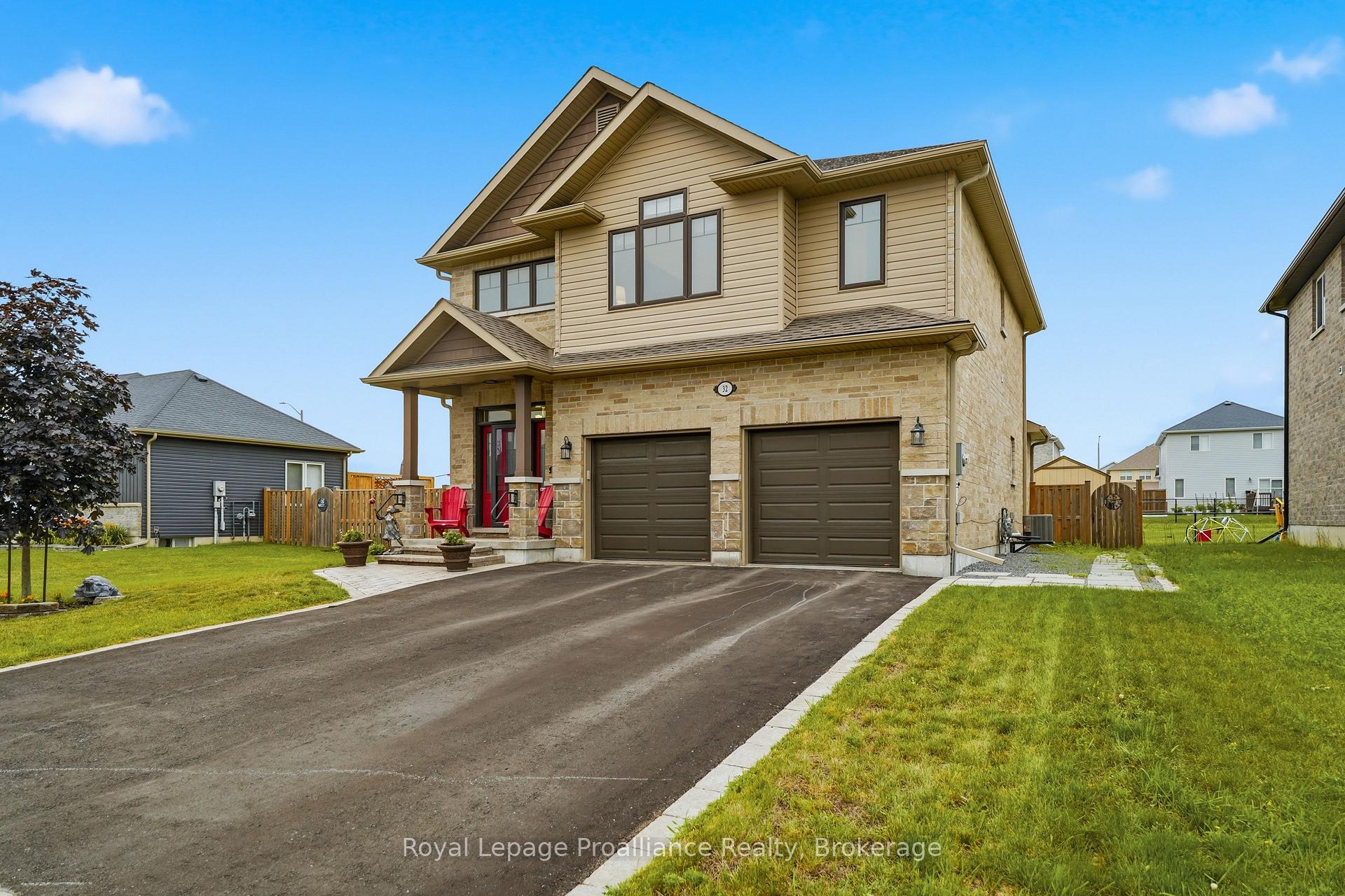 Photo 1 of 32 Walnut Crescent, Belleville, Thurlow Ward — HOMEH