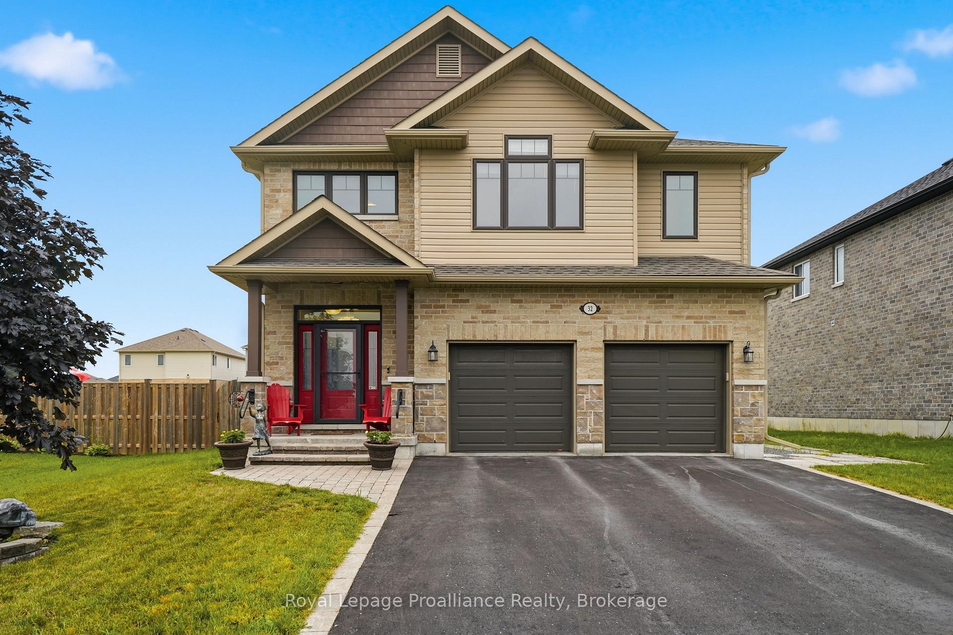 Photo 2 of 32 Walnut Crescent, Belleville, Thurlow Ward — HOMEH