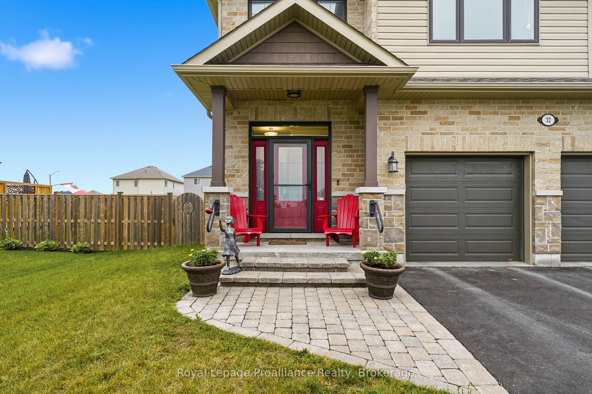 Photo 5 of 32 Walnut Crescent, Belleville, Thurlow Ward — HOMEH