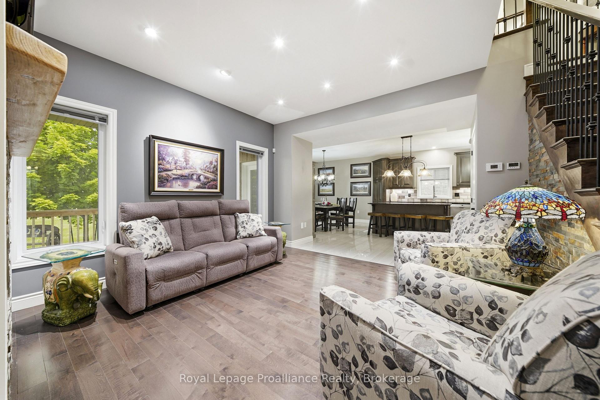 Photo 10 of 32 Walnut Crescent, Belleville, Thurlow Ward — HOMEH