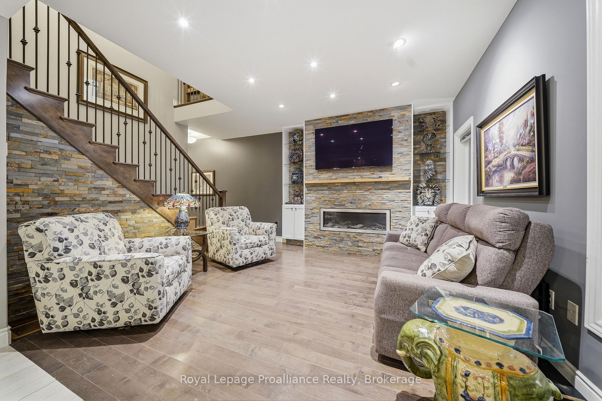 Photo 11 of 32 Walnut Crescent, Belleville, Thurlow Ward — HOMEH