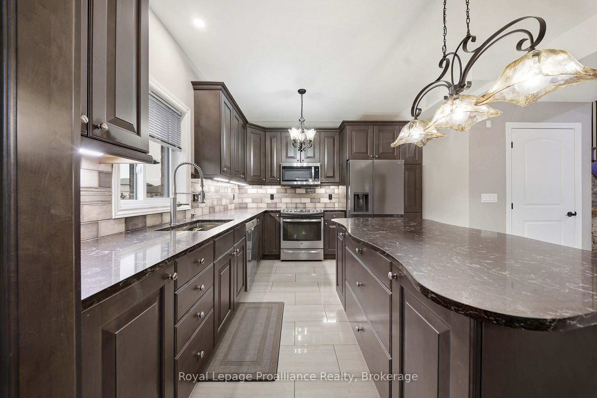 Photo 16 of 32 Walnut Crescent, Belleville, Thurlow Ward — HOMEH