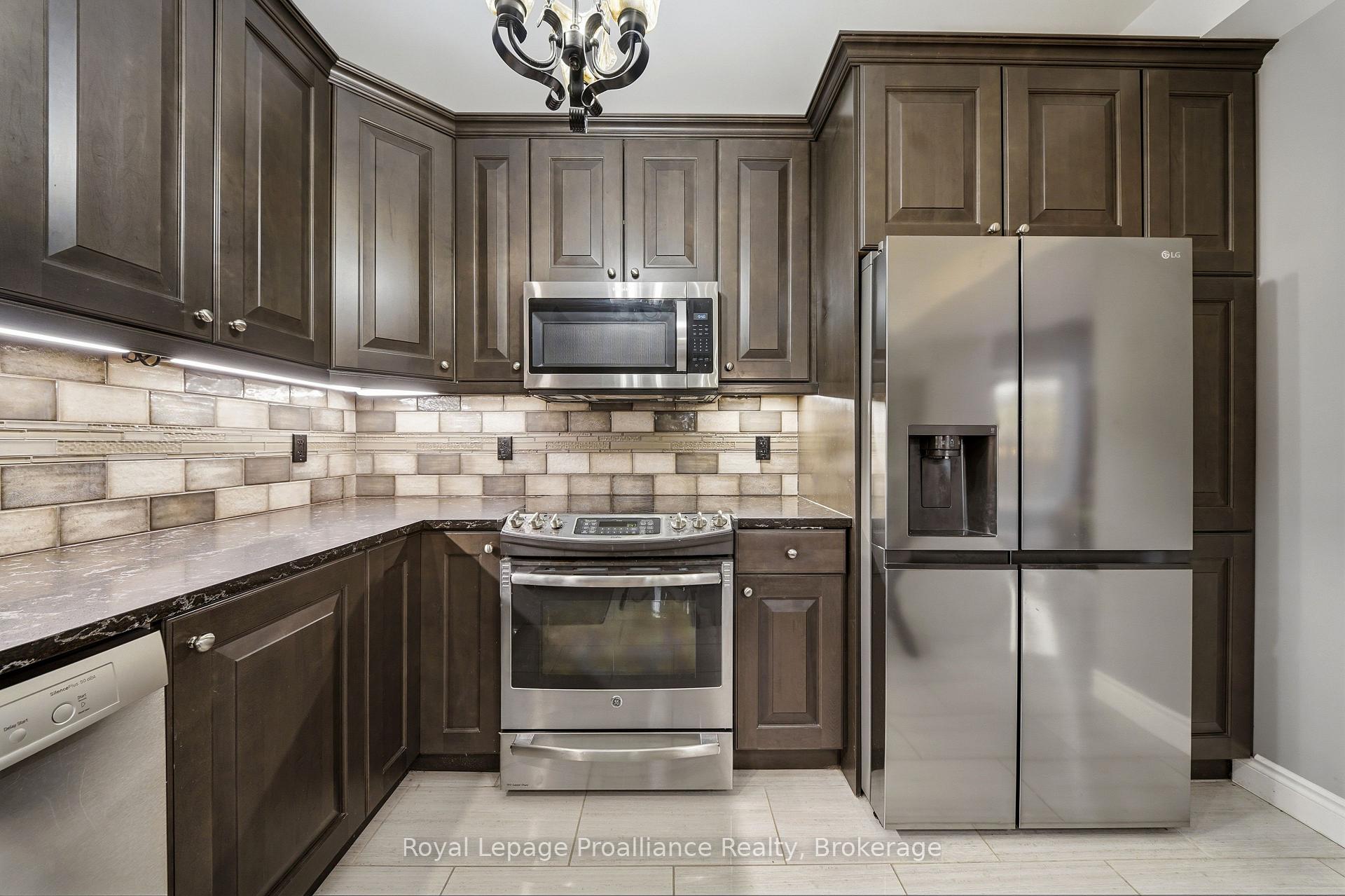 Photo 17 of 32 Walnut Crescent, Belleville, Thurlow Ward — HOMEH