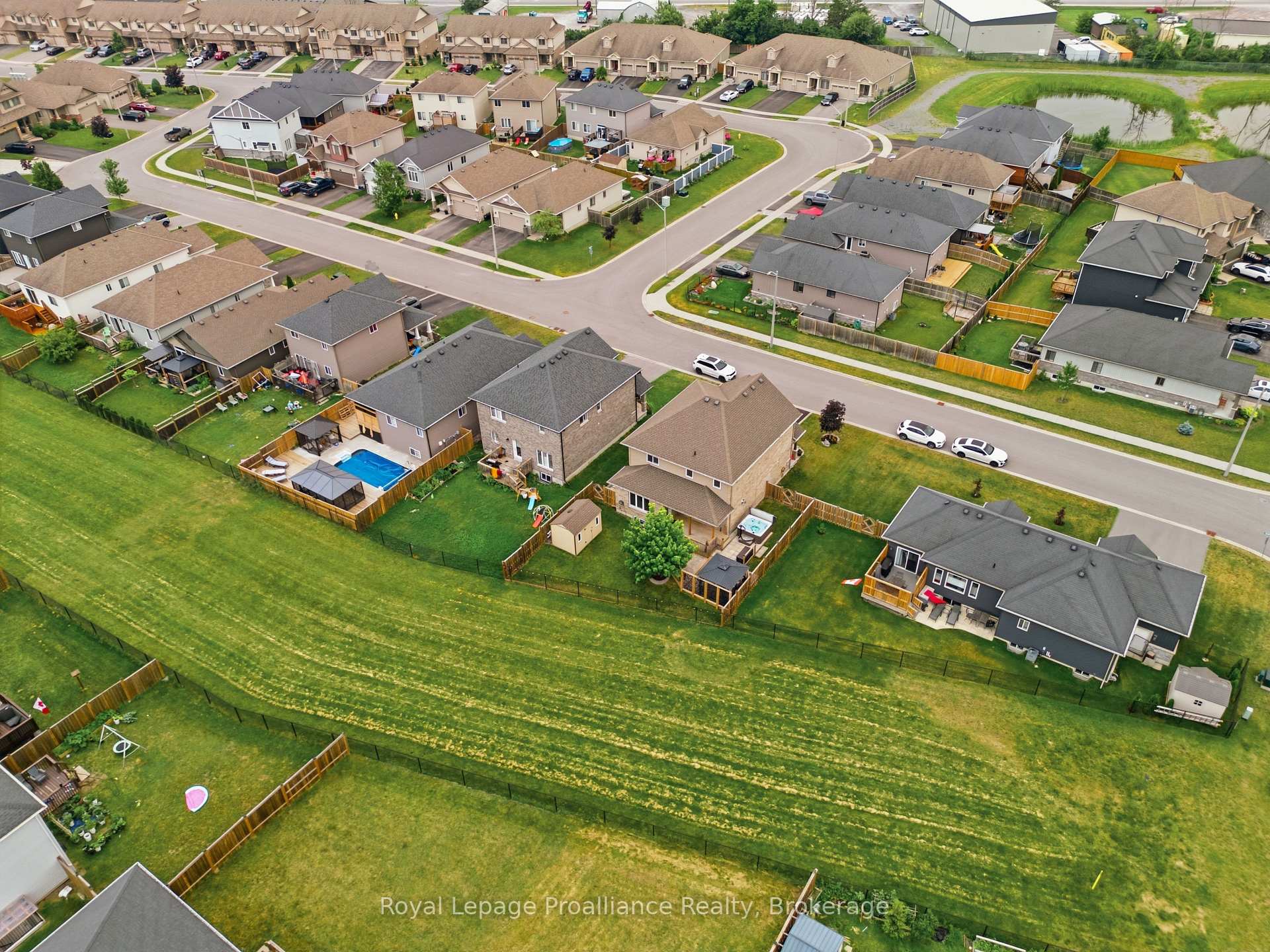 Photo 50 of 32 Walnut Crescent, Belleville, Thurlow Ward — HOMEH