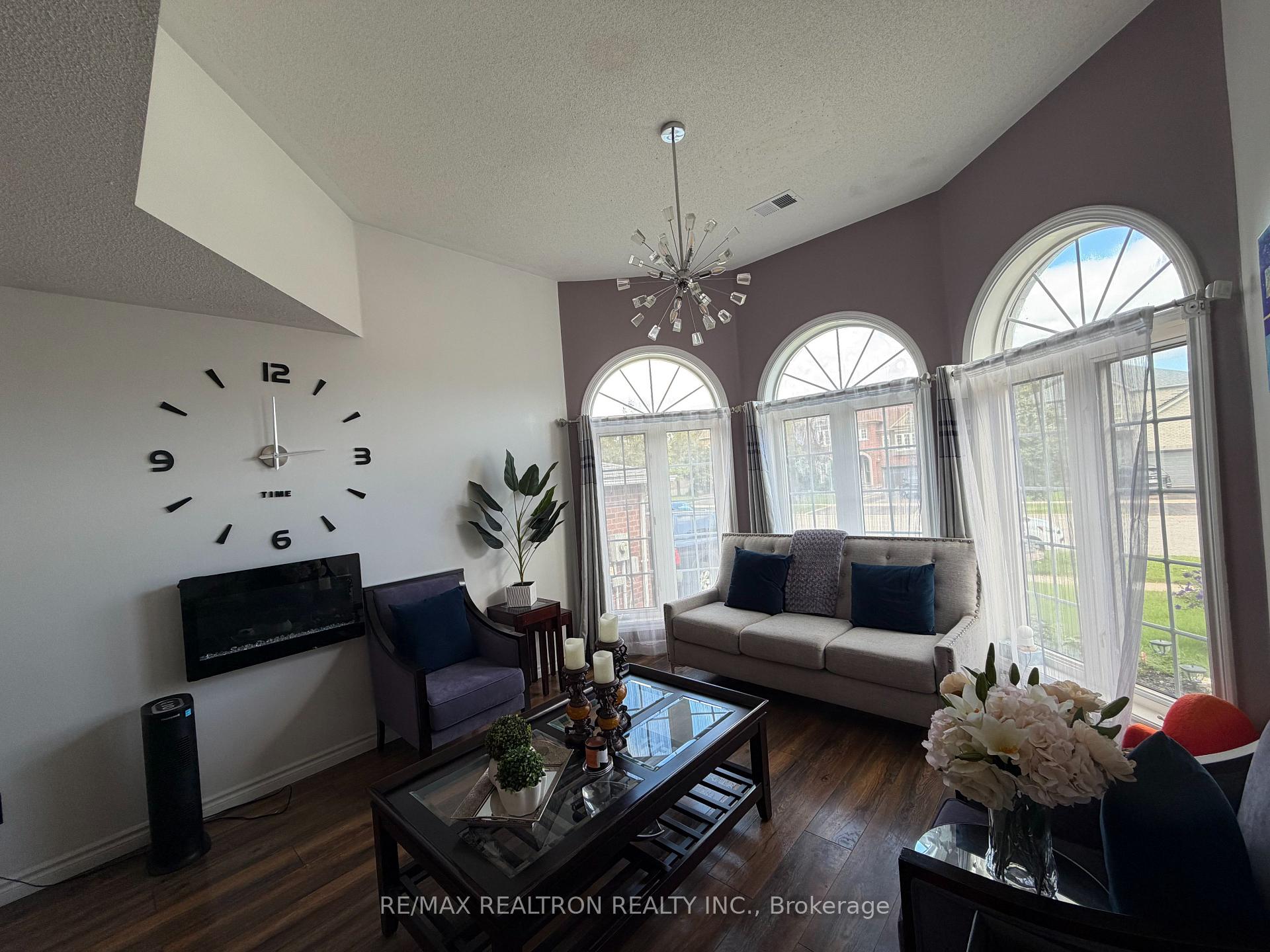 Photo 3 of 46 Cloughley Drive, Barrie, Northwest — HOMEH