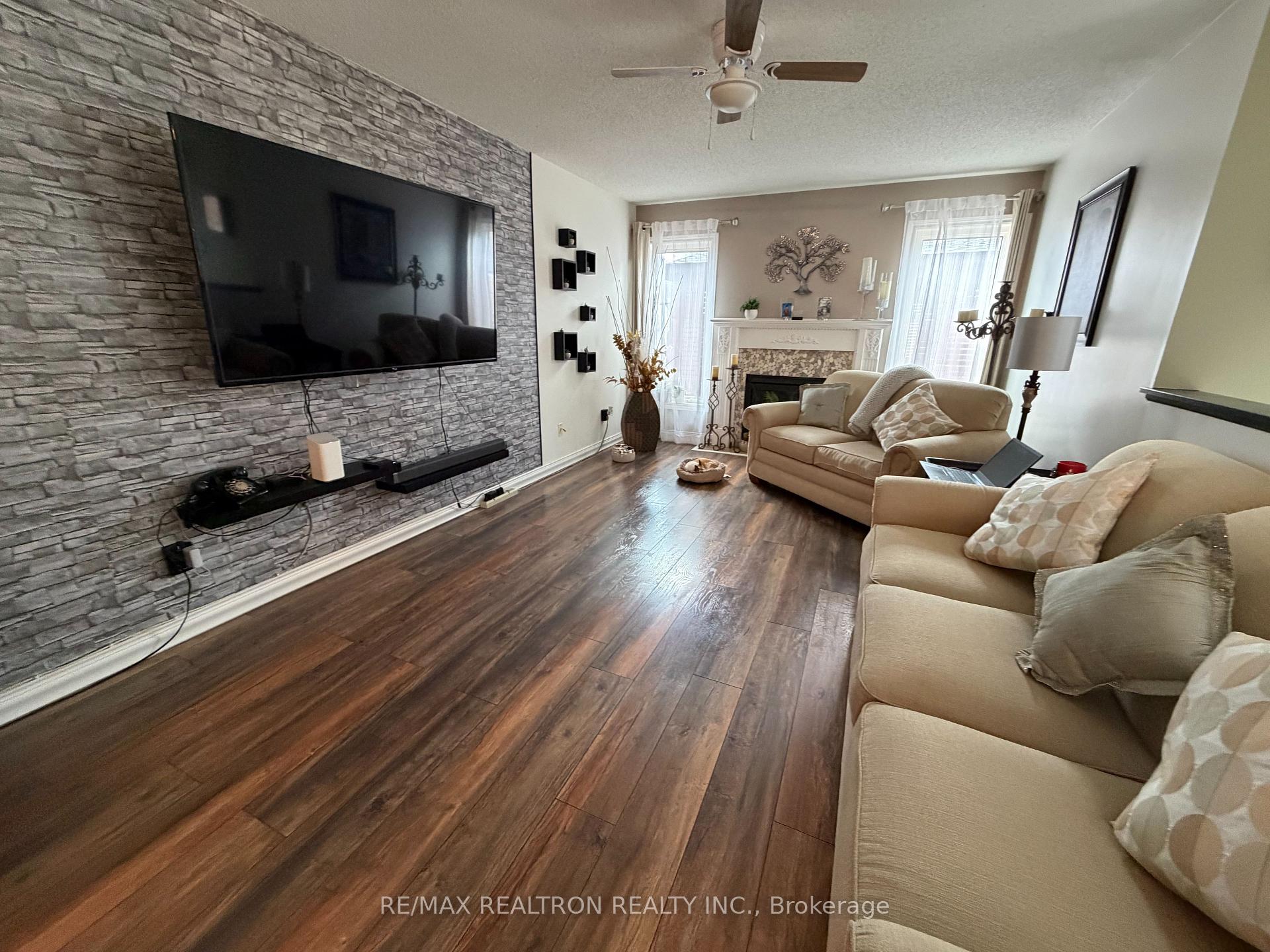 Photo 4 of 46 Cloughley Drive, Barrie, Northwest — HOMEH