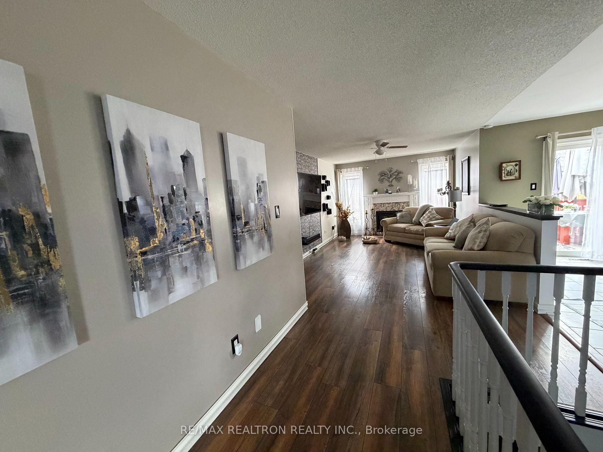 Photo 5 of 46 Cloughley Drive, Barrie, Northwest — HOMEH