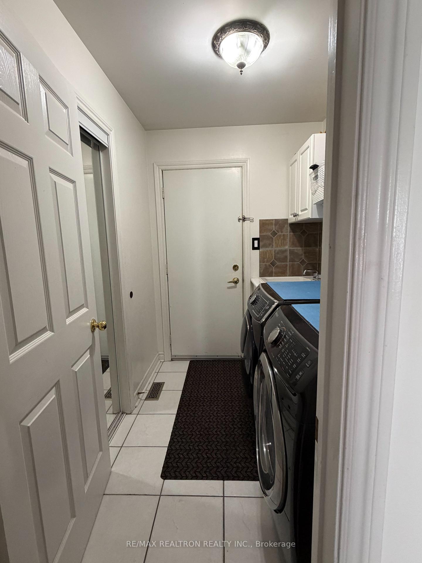 Photo 19 of 46 Cloughley Drive, Barrie, Northwest — HOMEH