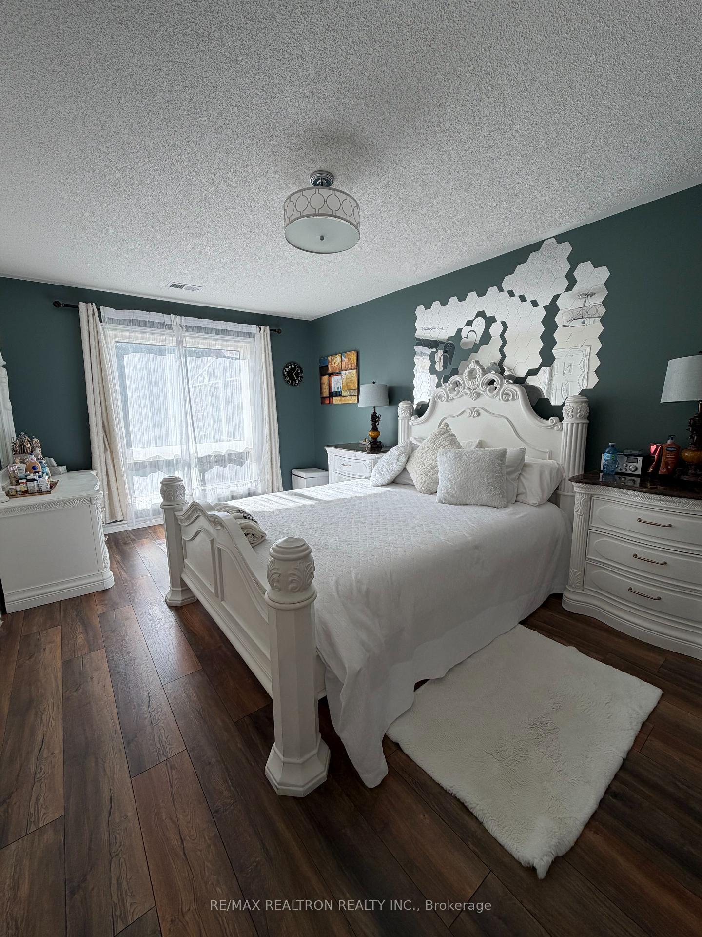Photo 20 of 46 Cloughley Drive, Barrie, Northwest — HOMEH