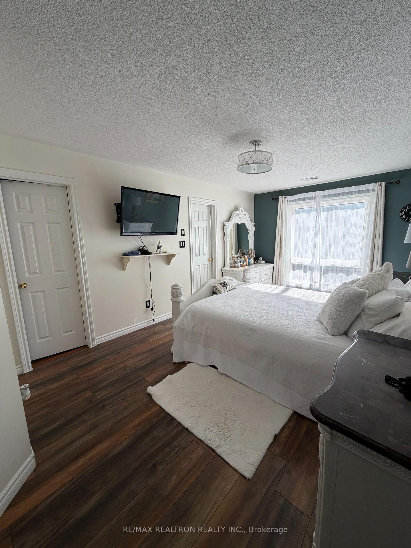Photo 21 of 46 Cloughley Drive, Barrie, Northwest — HOMEH