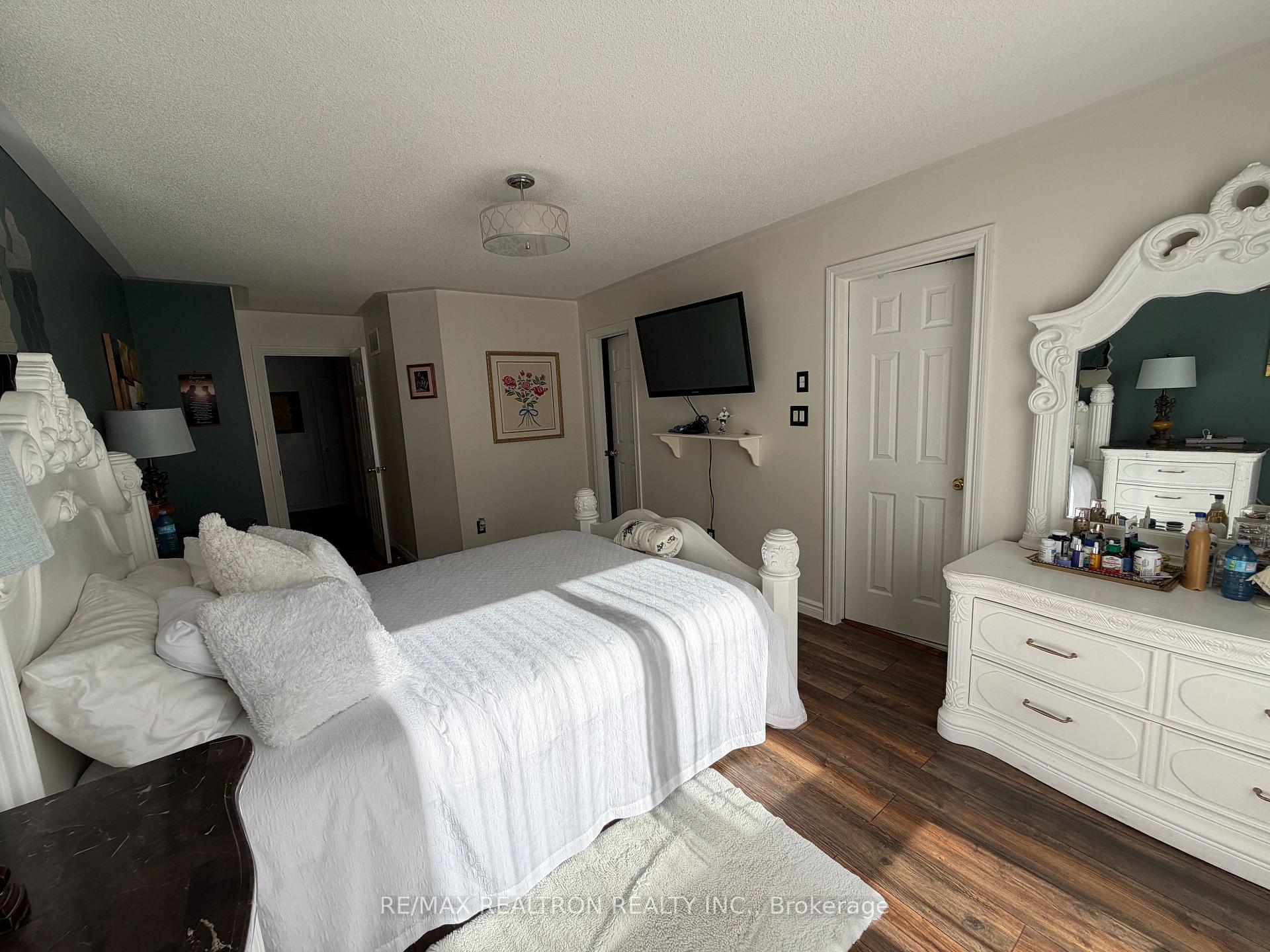 Photo 24 of 46 Cloughley Drive, Barrie, Northwest — HOMEH