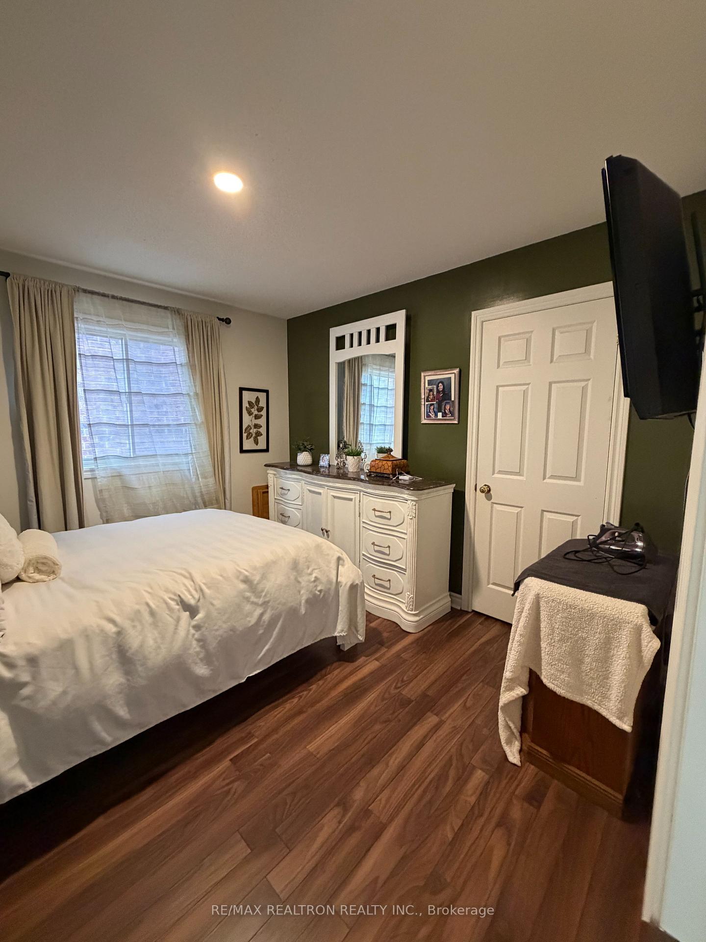 Photo 26 of 46 Cloughley Drive, Barrie, Northwest — HOMEH
