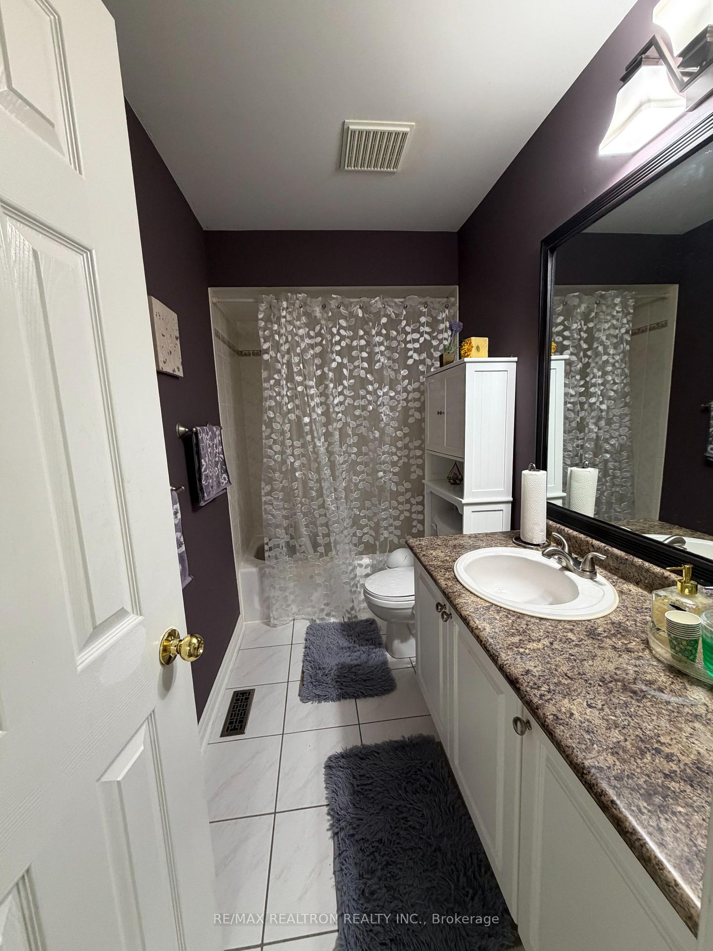 Photo 27 of 46 Cloughley Drive, Barrie, Northwest — HOMEH