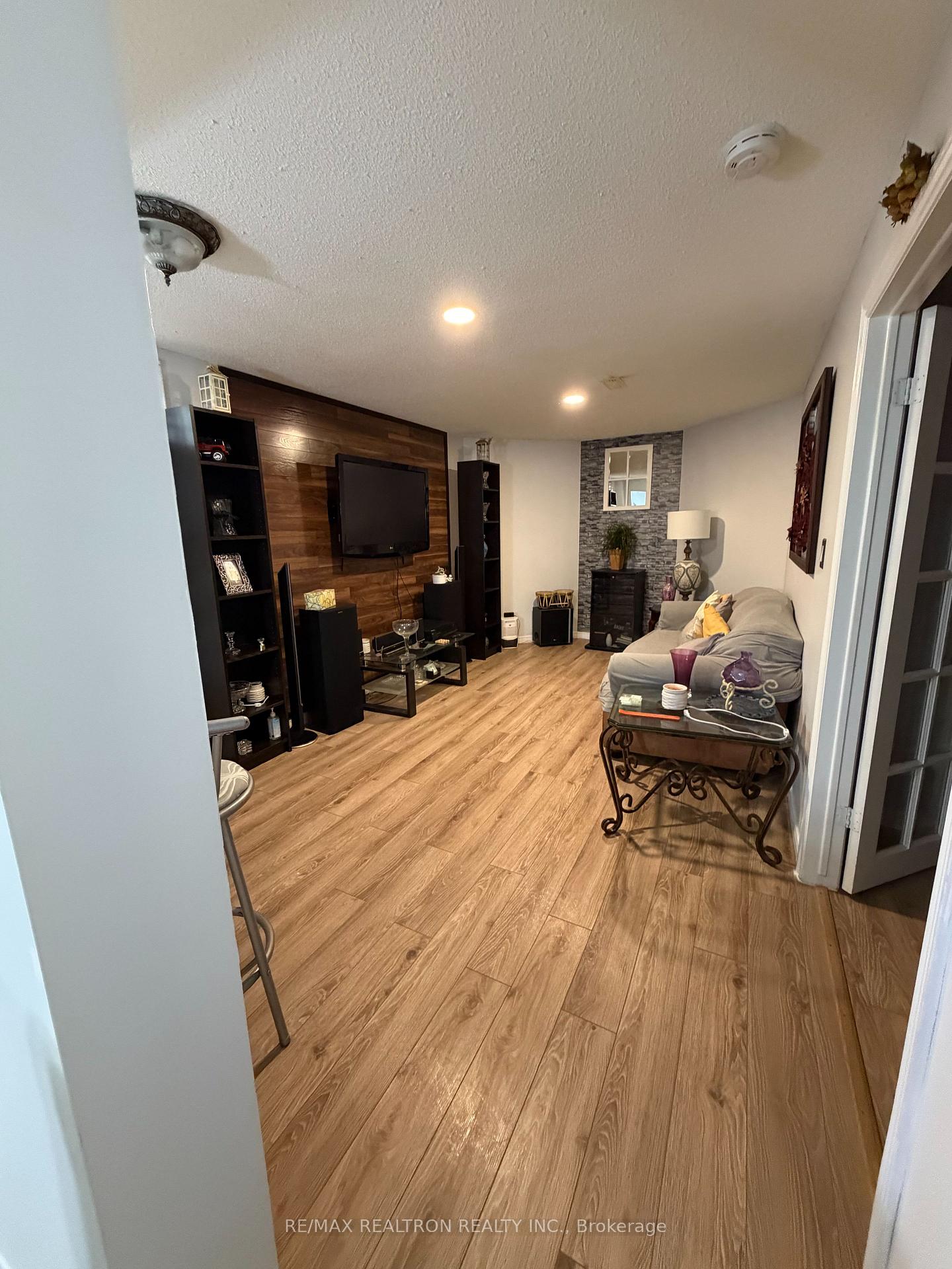Photo 29 of 46 Cloughley Drive, Barrie, Northwest — HOMEH