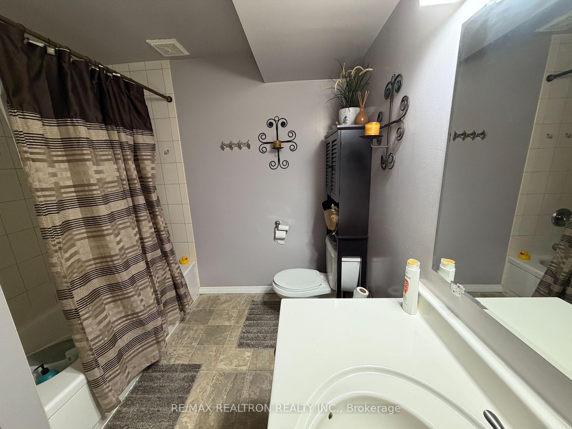 Photo 30 of 46 Cloughley Drive, Barrie, Northwest — HOMEH
