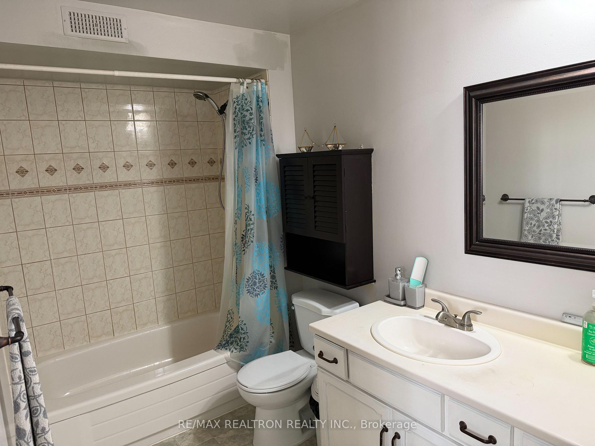 Photo 32 of 46 Cloughley Drive, Barrie, Northwest — HOMEH