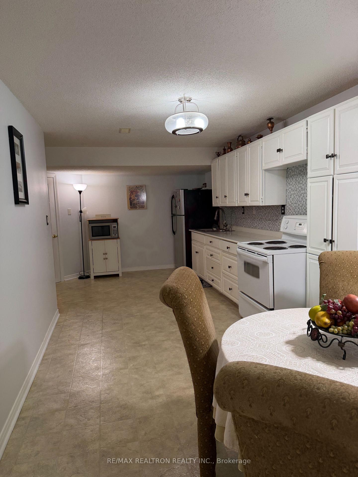 Photo 34 of 46 Cloughley Drive, Barrie, Northwest — HOMEH